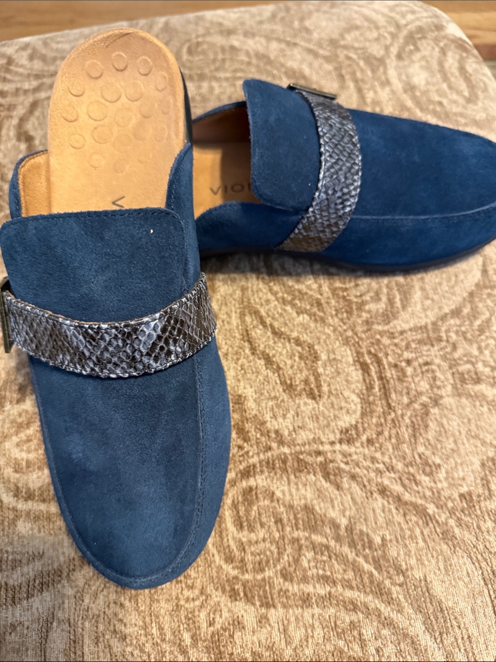 Vionic Darla Navy Suede Slip-On Loafers with Snake-Print Strap. EUC